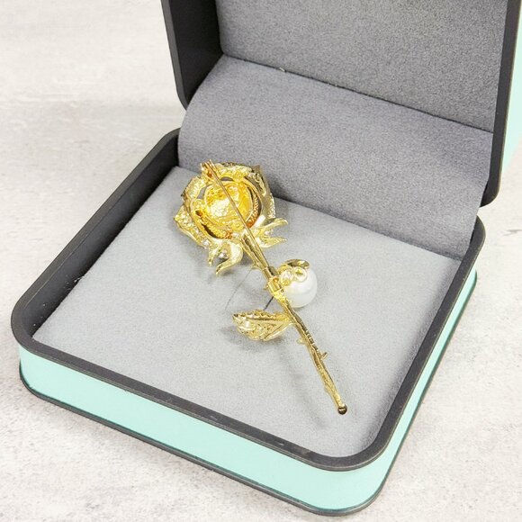 Share Golden rose brooch, Floral brooch, Formal dress brooch, white pearl brooch - Picture 6 of 9